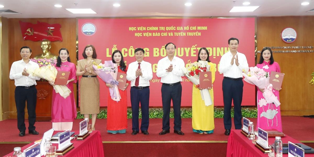 Lễ Công bố quyết định bổ nhiệm cán bộ lãnh đạo quản lý